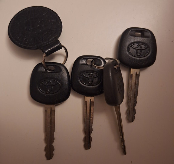 4X vanha Toyota Corollan avain