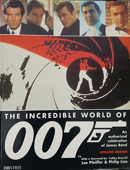 James Bond -kirja, mainoslehtisiä, kortti ja tarra