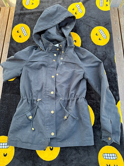 Musta Vero Moda takki - VMPERNILLE PARKA NOOS