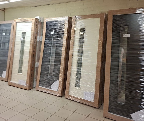 10x21 ulko-ovia, eri malleja ja värejä
