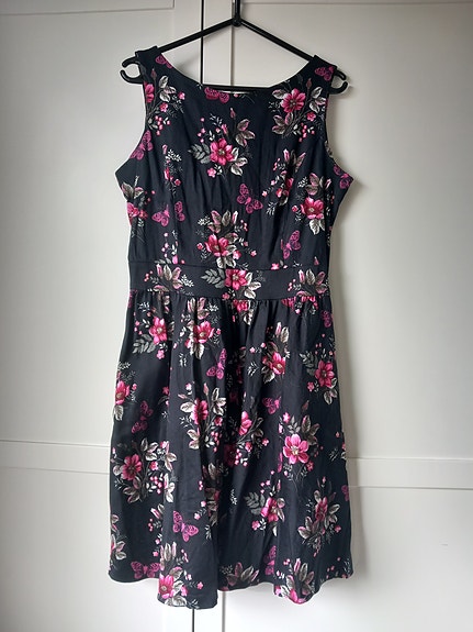 Lady Vintage musta kukkamekko