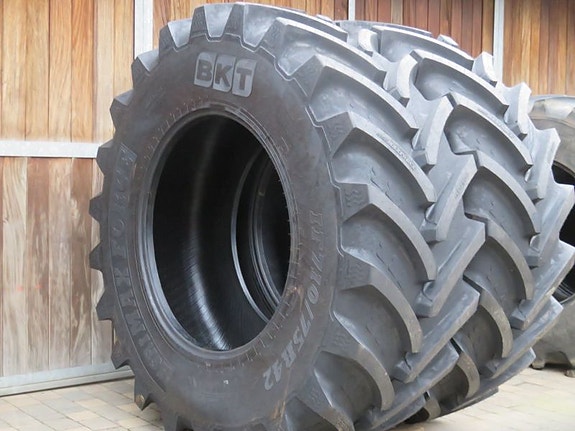 BKT renkaat IF 600/70R28 ja  IF900/60R38 BKT AGRIMAX FORCE 164D R1W TL