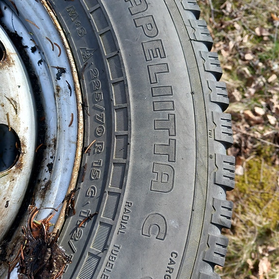 Talvirenkaat 225/70 r15c