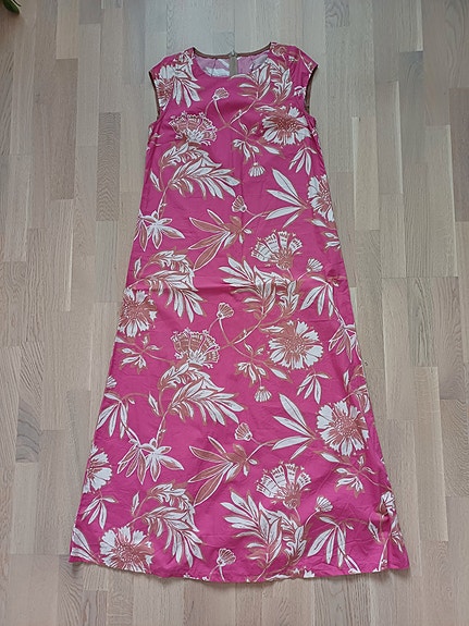Uniikki maksimekko kokoa 38-40