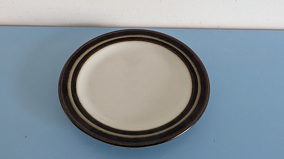 Arabia Karelia Leivoslautanen / Leipälautanen (1970-1986 Anja Jaatinen-Winqvist)