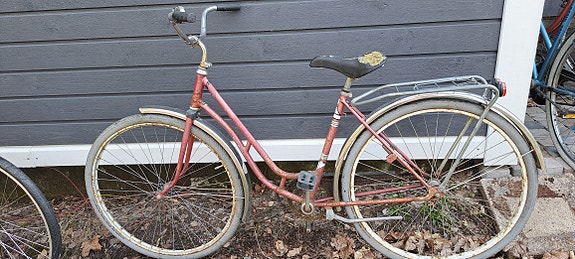 Naisten (vanha) polkupyörä