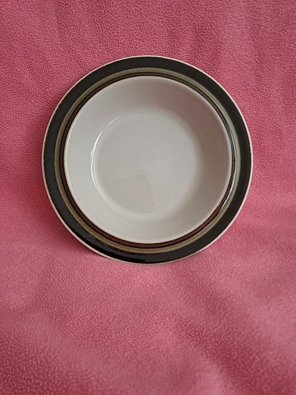Arabian Karelia lautaset