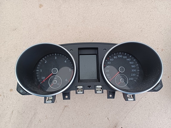 VW GOLF VI 1,6tdi CAYC mittaristo 5K0920871AX