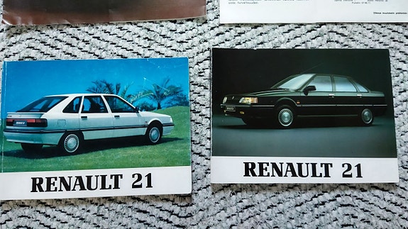 2 x Renault 21 ohjekirja ja 2x 30 TS esite