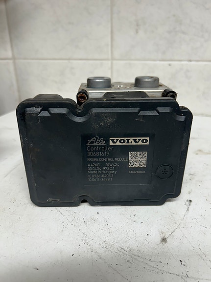 Volvo V70 mk3 ABS yksikkö