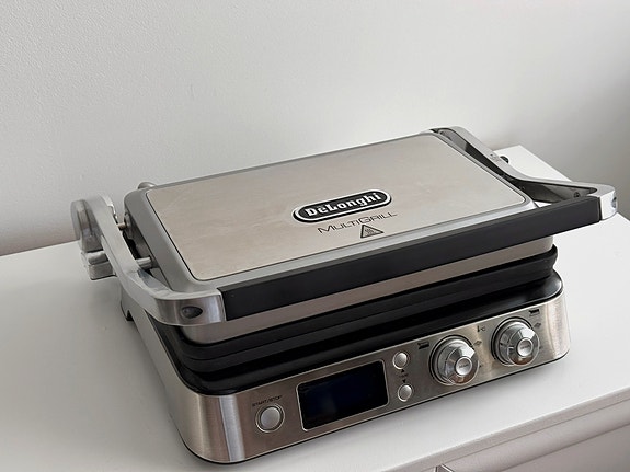 DeLonghi-monitoimigrilli kotiin, mökille tai mukaan asuntoautoon