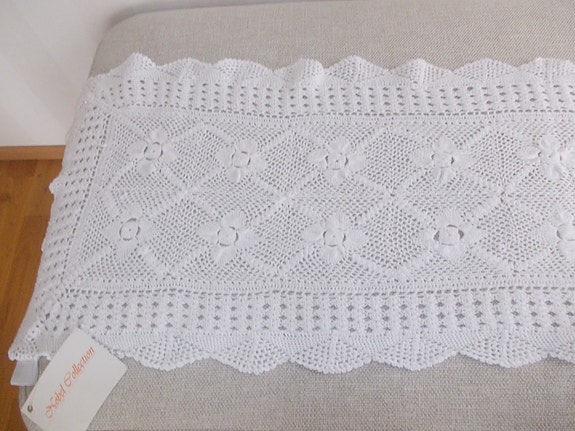 UUSI Tehdas virkattu pöytäliina 38x120cm valkoinen 2 kpl Jokela
