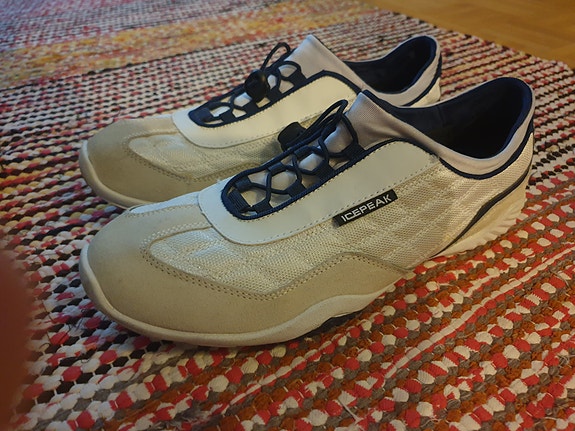 Miesten valkoiset Icepeak tennarit koko 42