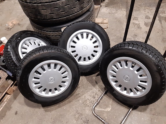 Opel omega A alkuperäiset vanteet ja pölärit