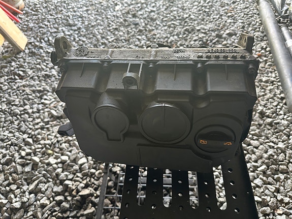 Volkswagen Caddy 1,9Tdi sylinterikansi