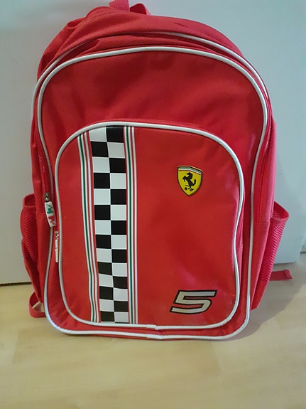 Ferrari reppu (uusi)
