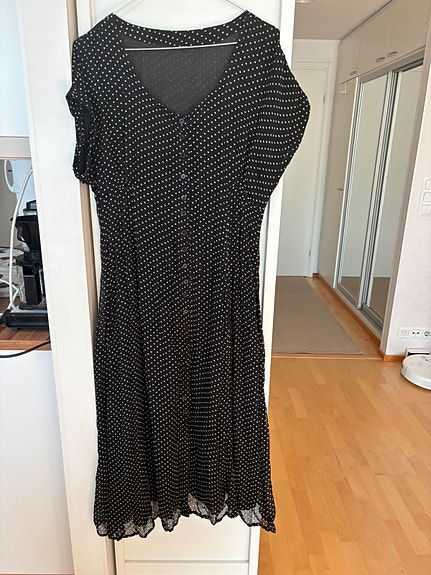 Musta valkoinen mekko L