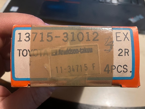 Toyota Corona RT40 1.5 2R Pakoventtiili 4kpl 10/68-72