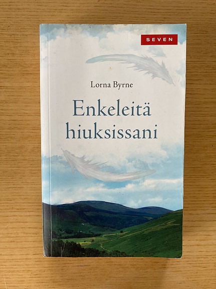 Byrne: Enkeleitä hiuksissani