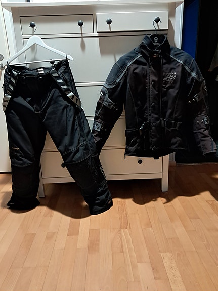 Miesten rukka ajopuku