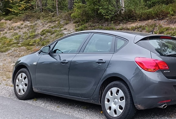 O. Vetokoukku Opel Astra 2012 HB