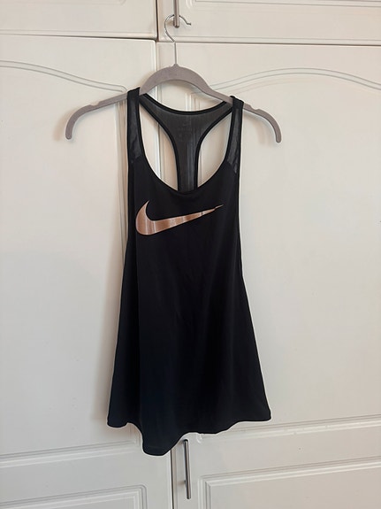 Nike toppi