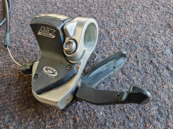 Shimano Deore LX etuvaihtajan vipu