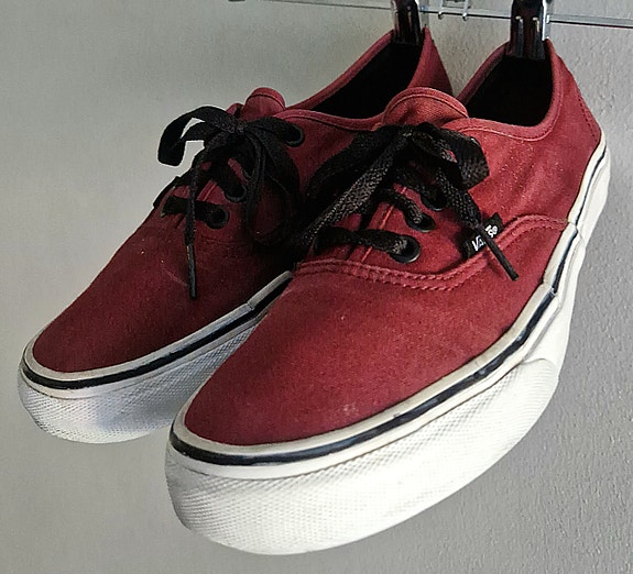 Vans Era tummanpunaiset tennarit, koko 39