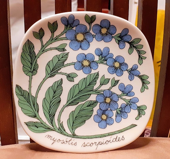 Arabia, Esteri Tomula, Luhtalemmikki, Botanica seinälautanen