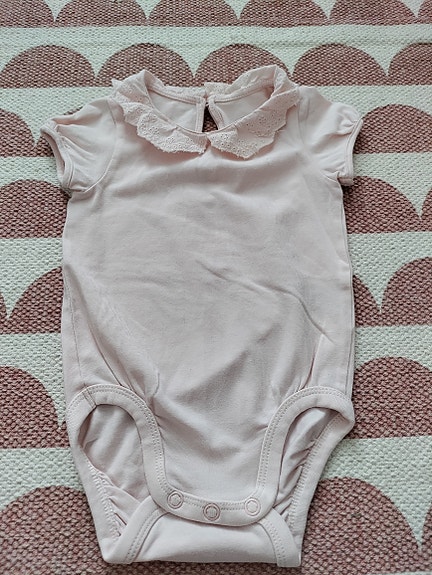 Lyhythihainen body 68