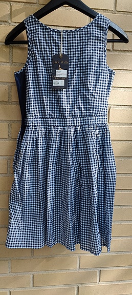 Söpö ruudullinen mekko UK8