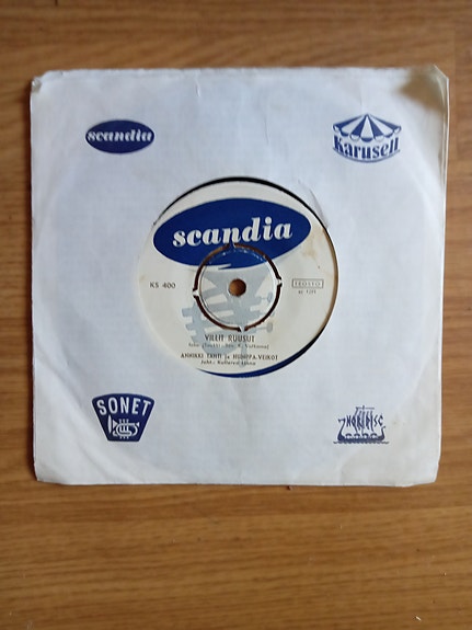 Annikki Tähti ja Humppaveikot: Villit Ruusut/Pustan Poika 7" Vinyyli