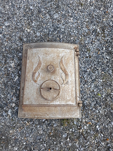 Pönttöuunin luukku