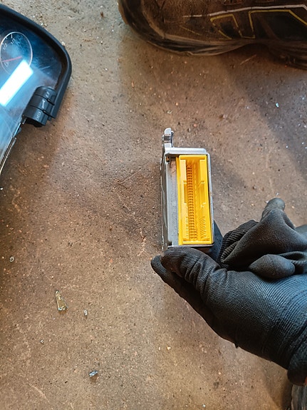 Audi A4 B6 Avant Quattro airbag keskus yksikkö