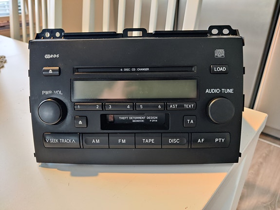 Toyota Land Cruiser J120 radio