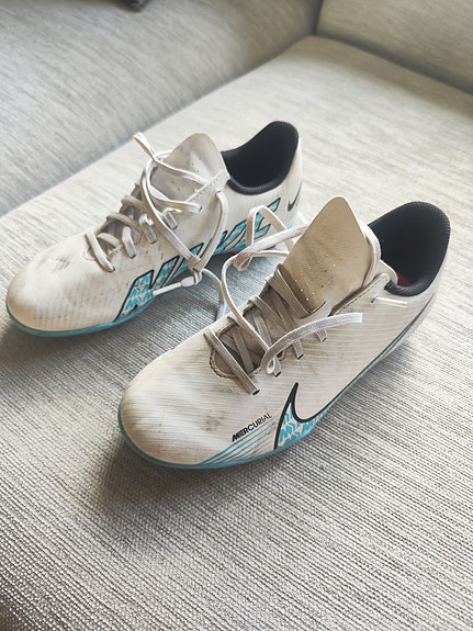 Nike jalkapallo kengät