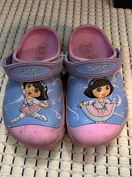 Seikkailija Dora Crocsit