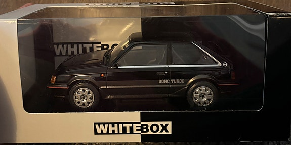 1/24 Mazda 323 4WD Turbo Pienoismalli