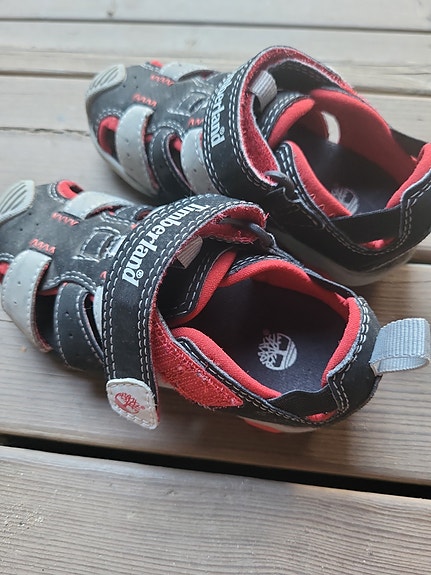 Timberland sandaalit 23.5