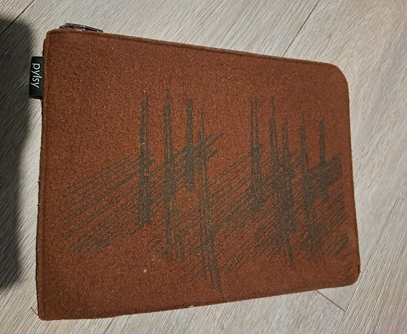 Design Pylsy tablettikotelo
