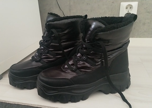 My Wear mustat nilkkurit, koko 40.