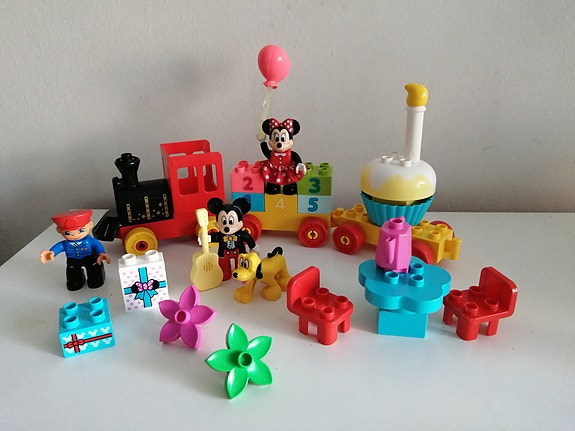 Lego duplo Mikki  ja Minni syntymäpäiväjuna paketti