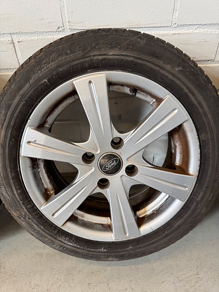 Ford 15" Alumiinivanteet + 185 / 60 / 15 Kesärenkaat (73)
