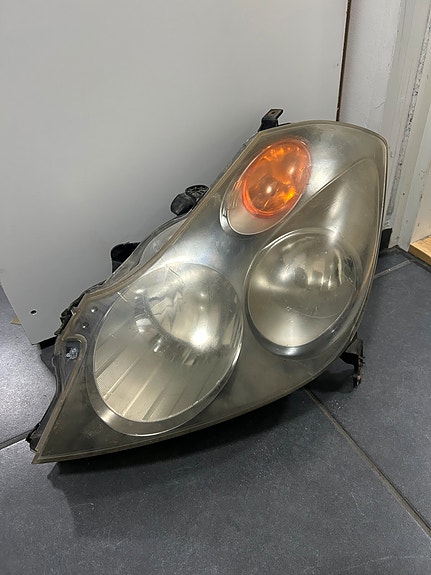Honda Stream oikeanpuolen ajovaloumpio