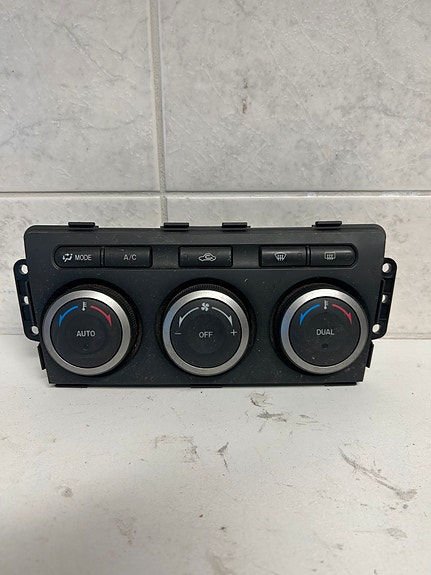 Mazda 6 lämmönsäätöpaneeli