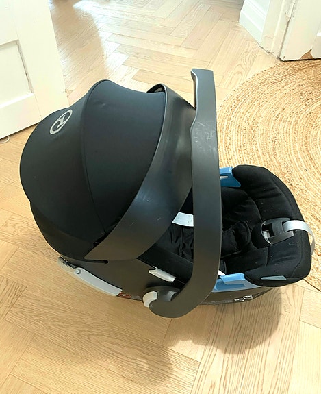 Cybex Aton 5 ja telakka