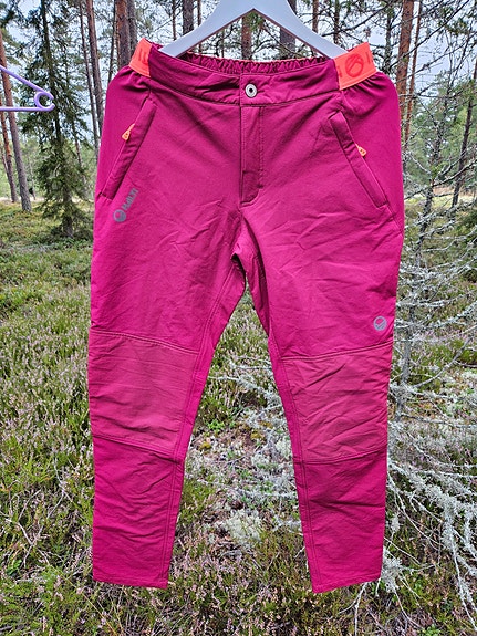 Halti ulkoiluhousut erinomaisessa kunnossa koko 38. Postikulut kuuluu hintaan.