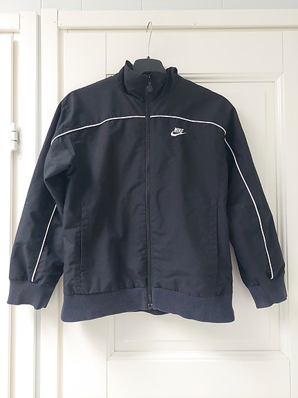 Nike tuulitakki 128-140