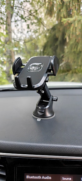 Universal car phone mount with suction cup