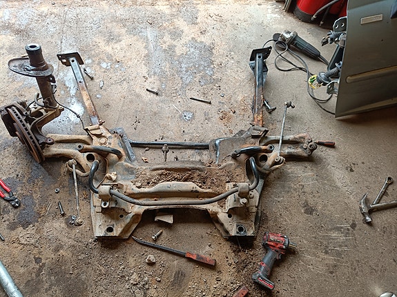 Peugeot 207 1.4 bensa etu kelkka